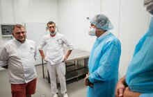 Фото 8: Міський голова Львова відвідав локальний фестиваль Street Food та відзначив підприємців ринку «Шувар» за вагомий внесок у розвиток малого бізнесу