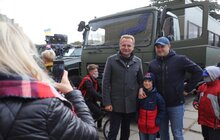 Фото 1: На площі перед Центром Довженка у Львові урочисто підняли Державний прапор