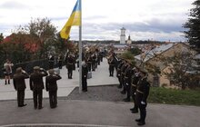 Фото 17: На Меморіалі Героїв Небесної Сотні вояки братства ветеранів УПА підняли національний стяг
