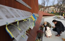Фото 2: На Меморіалі Героїв Небесної Сотні курсанти Львівського ліцею Героїв Крут підняли національний стяг