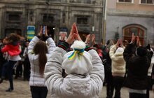 Фото 7: Львівські школярі продемонстрували шаховий флеш-моб «Шахова корона»