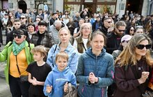 Фото 1: На День міста у центрі Львова замайоріли прапори військових та оборонних сил України (фото/відео)