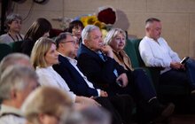 Фото 5: На 85-річчі Ярослава Кендзьора, співавтора фільму про прийняття Конституції, Львів передав 20 млн грн для 24-ї бригади