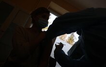 Фото 8: Сьогодні 79 медиків 8-ї міської лікарні Львова отримають щеплення від COVID