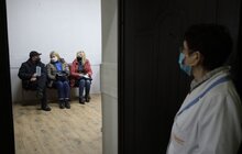Фото 6: У Львові продовжують вакцинувати людей, які забезпечують роботу міста