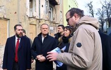 Фото 1: Дональд Туск у Львові: Польща готова відновити зруйновану після обстрілів росії віллу (відео)