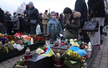 Фото 4: На Личаківському кладовищі у Львові вшанували пам'ять Героїв Небесної Сотні