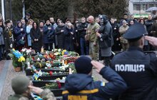Фото 12: На Личаківському кладовищі у Львові вшанували пам'ять Героїв Небесної Сотні