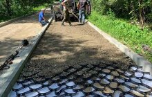 Фото 2: У парку ім.Івана Павла ІІ облаштовують велосипедну та пішохідну доріжки