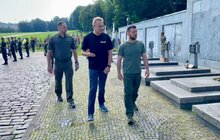 Фото 4: Міський голова Андрій Садовий та Президент Володимир Зеленський у Львові вшанували пам'ять загиблих Захисників України
