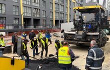 Фото 2: На вул. Залізничній стелять нижній шар асфальту