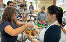 Фото 3: Зіркова американська кулінарка Рейчел Рей провела майстер-клас для вихованців Центру ім. св. І. Боско та дітей переселенців