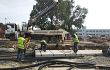 Фото 3: Ремонт пл. Двірцевої: заміну водогонів завершили, розпочали укладати плити під трамвайну колію