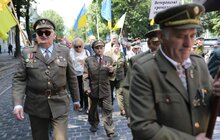 Фото 7: На пр. Свободи відбулося урочисте проходження з нагоди Дня Героїв