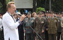Фото 15: У День Героїв у Львові поклали квіти до пам’ятника Степану Бандері та інших захисників України