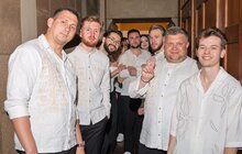 Фото 1: Майже 40 концертів і понад 11 мільйонів гривень для ЗСУ: хор «Гомін» завершив світовий тур і вирушає в новий тур Україною (відео)