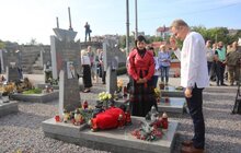 Фото 14: День Незалежності розпочався з молитви на Личаківському кладовищі