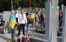 Фото 18: День Незалежності розпочався з молитви на Личаківському кладовищі
