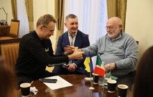 Фото 4: Один із найвідоміших італійських хірургів допомагає лікувати поранених у Львові