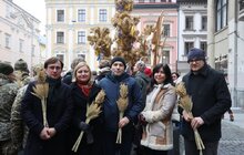 Фото 21: У Львові встановили чотирьохметрового різдвяного дідуха