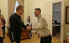 Фото 2: 2,5 мільйони для НЕЗЛАМНИХ: Оля Полякова разом із захисником з Азовсталі Михайлом Діановим приїхали до Львова