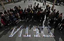Фото 7: У Львові провели мирну акцію «ДЕ ТИ», присвячену річниці трагедії в маріупольському театрі