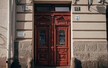 Фото 7: На вулиці Федорова відновили історичну дерев’яну браму