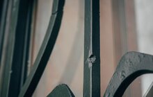Фото 7: На ній залишилися сліди від бомби: реставратори відновили історичну браму на вул. Чернігівській