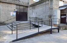 Фото 2: Цього року у Франківському районі облаштовано 6 пандусів біля житлових будинків людей з інвалідністю: в роботі ще 3 об’єкти