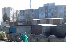 Фото 3: Сміттєві контейнерні майданчики дезінфікують