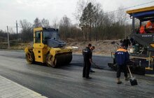 Фото 2: Ремонт вул. Миколайчука триває: підрядник проводить асфальтування