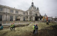 Фото 13: Реконструкція пл. Двірцевої: тривають роботи з влаштування каналізаційного колектора, а з 25 березня закривають проїзд до Автостанції