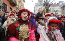 Фото 7: У переддень Різдва у Львові встановили Різдвяного Дідуха