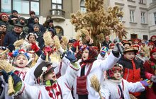 Фото 13: У переддень Різдва у Львові встановили Різдвяного Дідуха