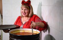 Фото 9: Помилися, поїли, отримали одяг і допомогу: місто знову організувало масштабний захід для безхатьків
