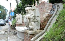 Фото 3: На «Криниці з левами» встановили відреставровані скульптури левів і запустили фонтан