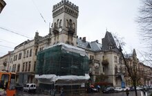 Фото 2: У будинку-пам’ятці архітектури на вул. Генерала Чупринки, 50-52 розпочато реставрацію наріжного балкону