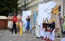 Фото 33: У Львові відбулося карнавальне відкриття театрального фестивалю «Золотий Лев на вулиці - 2020»