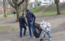 Фото 8: У Львові розпочали прибирання парків та весняну висадку дерев