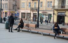 Фото 6: На пр Свободи облаштували 30 нових лавок та 15 урн