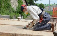 Фото 8: Підприємці ремонтують місток в брамі Глинянської вежі
