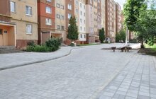 Фото 1: Планові ремонтні роботи внутрішніх дворів та хідників на Сихові тривають