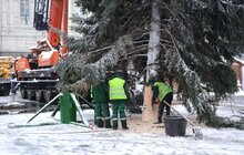 Фото 3: На площі перед Оперним театром встановили головну ялинку міста