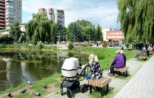 Фото 1: На площі перед ліцеєм ім. В. Симоненка сьогодні відбуваються святкові заходи