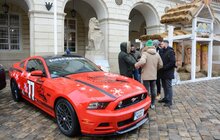 Фото 1: На площі Ринок презентували машини з проекту «OneLifeRally»