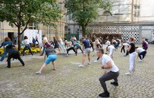 Фото 13: З нагоди Дня фізичної культури і спорту працівники мерії Львова провели спільну розминку