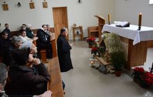 Фото 1: У «Домі милосердя» братів альбертинців організували різдвяну трапезу для бездомних