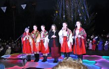 Фото 5: Сьогодні у парку «Левандівський» засяяла новорічна ялинка