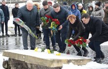 Фото 10: У Львові запаленням лампадок, покладанням квітів та молитвою вшанували жертв Голокосту