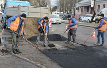 Фото 4: «За сприятливих погодних умов, протягом трьох тижнів гостроаварійну ямковість на вулицях міста вдалося б ліквідувати», - Олександр Одинець